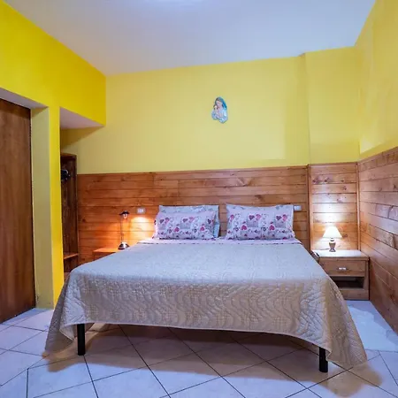 Apartment The Hamlet And The Valley, Il Paesino E La Vallata